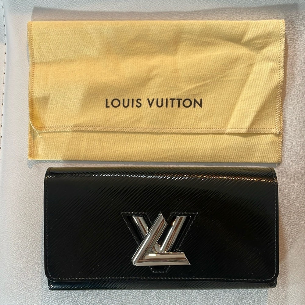 Authentic Louis Vuitton Twist Wallet With Free Dustbag Preowned